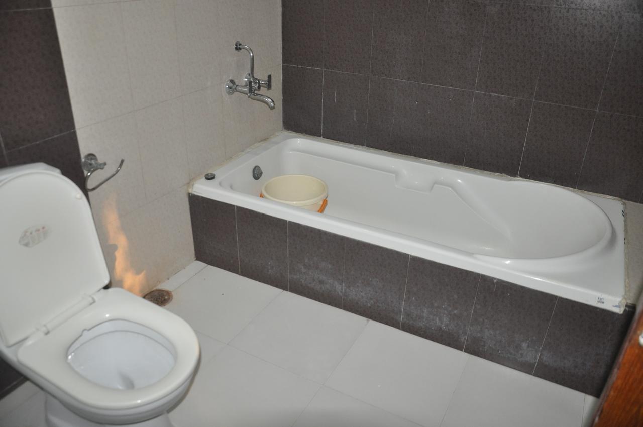 Hotel Eagle Nest Баратпур Екстериор снимка